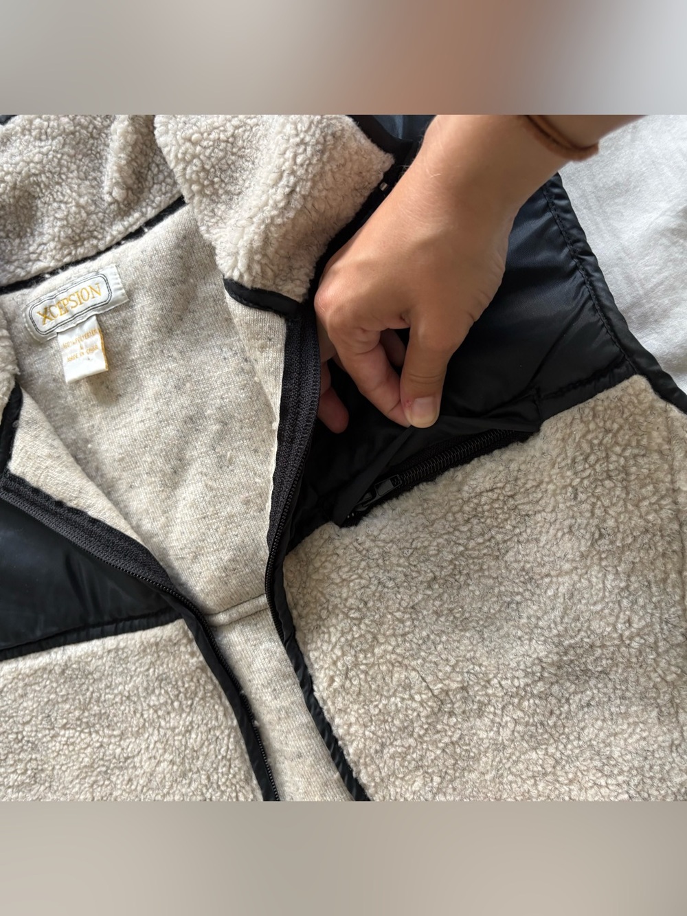 XCEPSION Men’s Sheepskin-Esque Vest - Picture 2 of 3